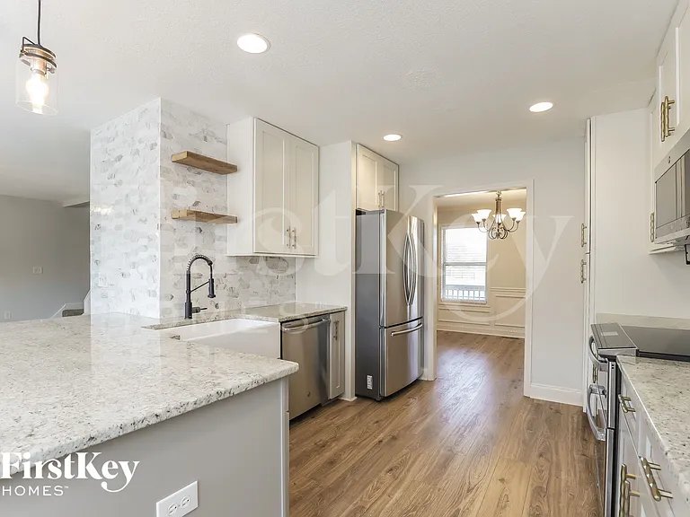 537 Cambridge Farms Dr — Photo 6