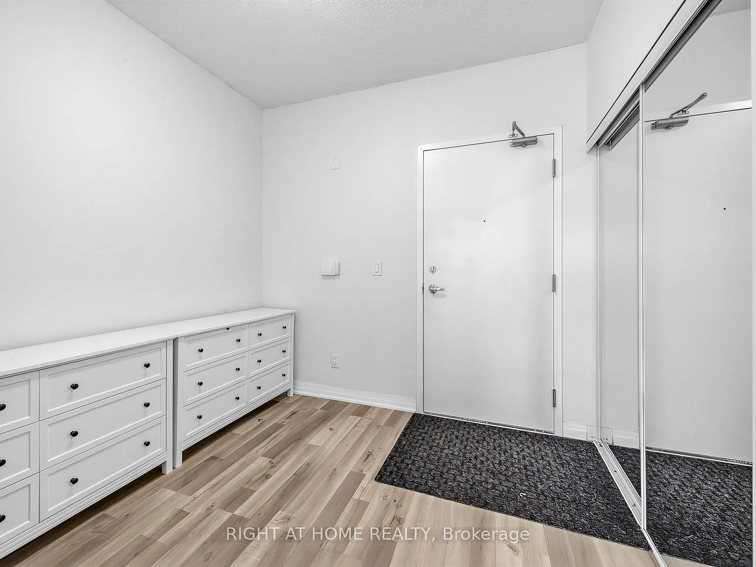 2 bed, $2,600 — Photo 2
