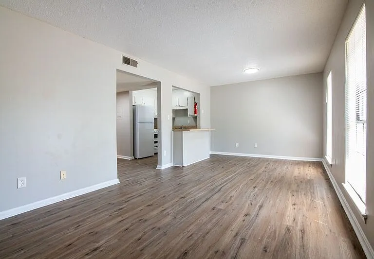 1994 18th Pl N — Photo 1