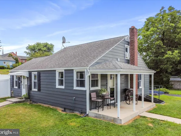 1516 Highland Ter, Waynesboro, PA 17268