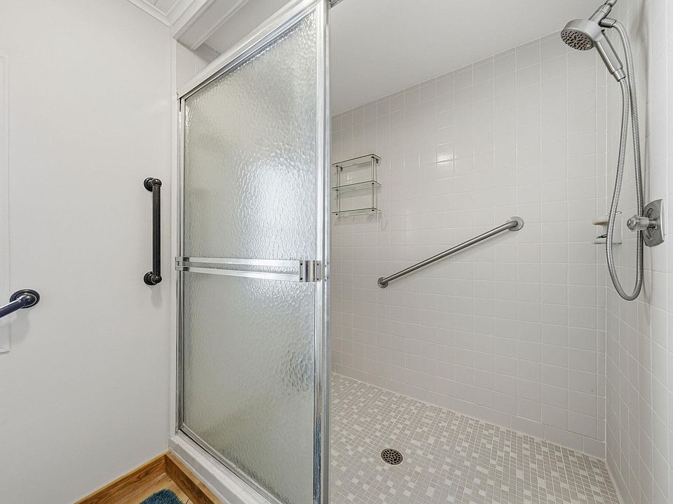 19th image of 115 Willow Way