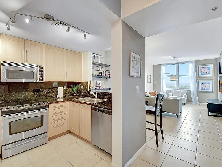 511 SE 5th Ave #2315 — Photo 3