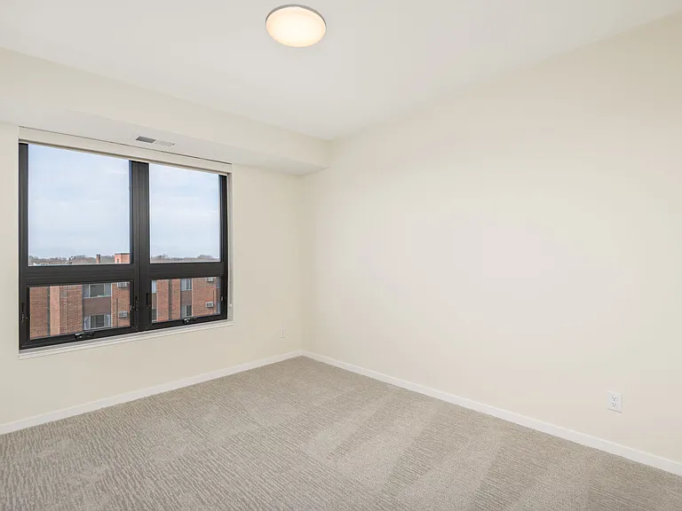 The Uptown Apartments — Photo 102
