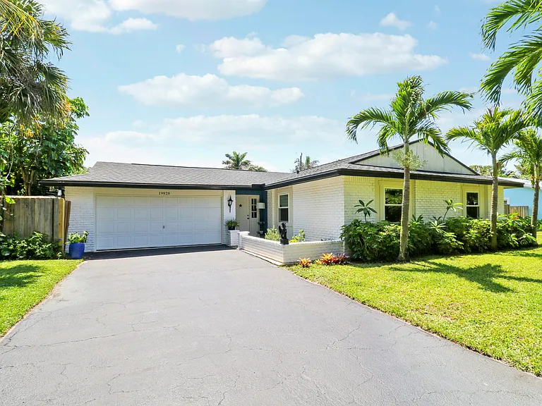 19928 Jasmine Dr — Photo 37