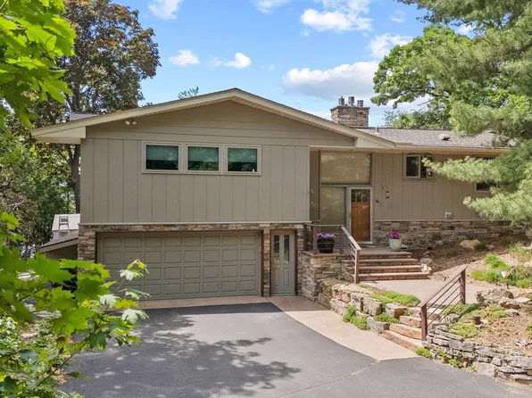 314 N Cove Rd, Hudson, WI 54016