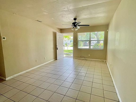 3rd image of 2267 Jeffcott St #2267