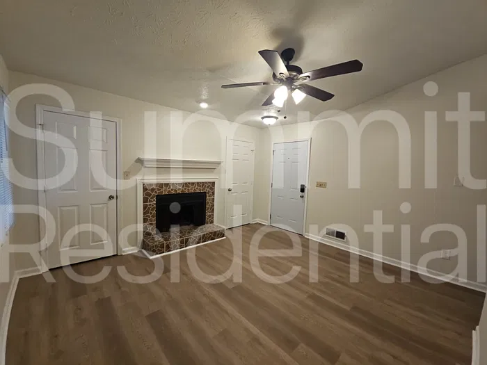 3 bed, 2.0 bath, 1328 sqft, $1,595 — Photo 3