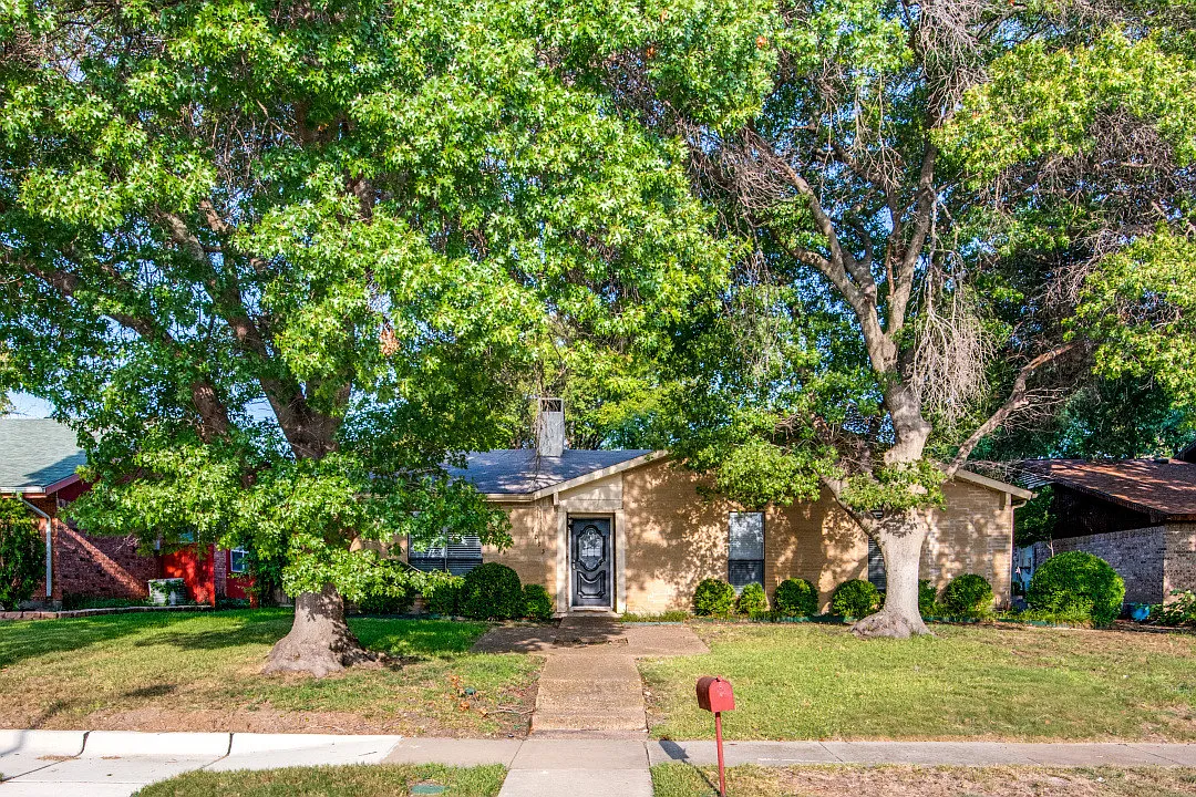 6013 Frontier Ln — Photo 1