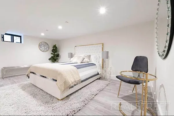 Rented by Real Street Inc | media 14