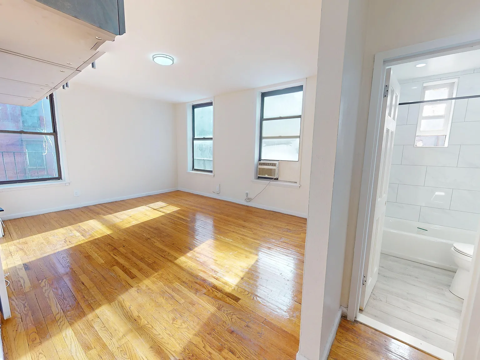246 East 45th Street — Photo 3