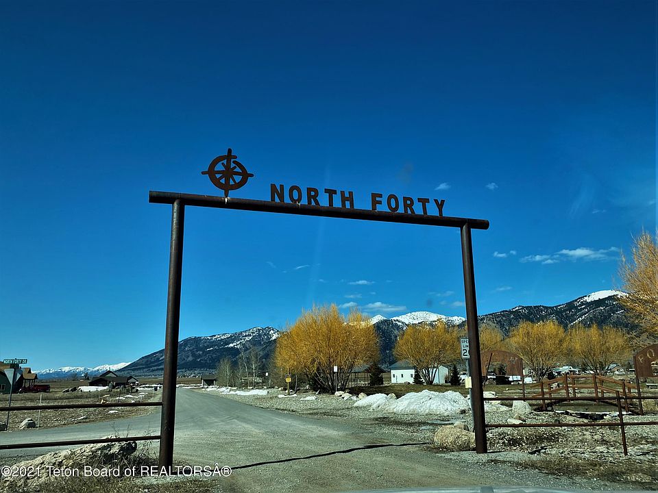 1st image of N 40th Dr