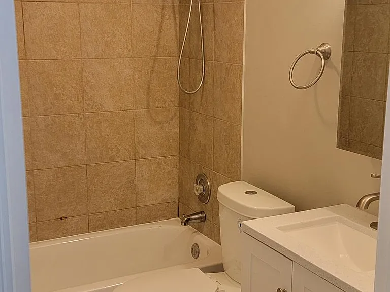 5600 Astor Ln #203 — Photo 4