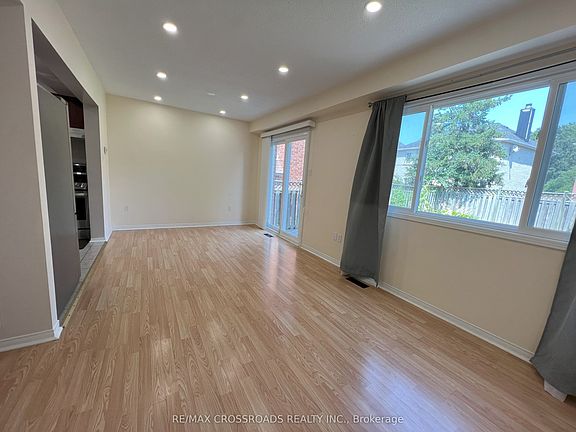 5th image of 51 Hood Cres