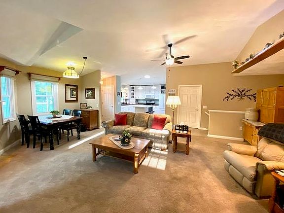 5th image of 877 Sutherland Ave #4