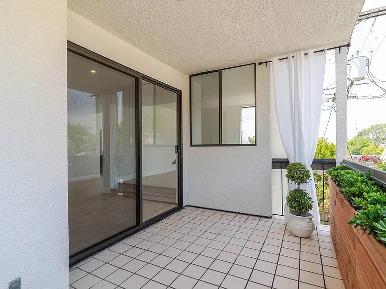 1305 N Columbus Ave #208 — Photo 33