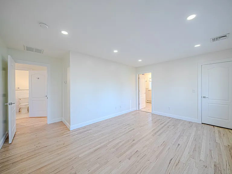 47 Columbus Dr — Photo 24