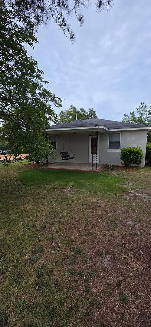 Building Photo - 913 Old Edgefield Rd