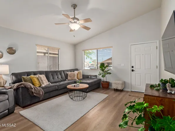 10243 E Desert Crossings Way, Tucson, AZ 85747