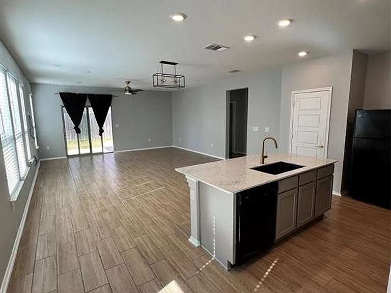6516 Carriage Pines Dr — Photo 10