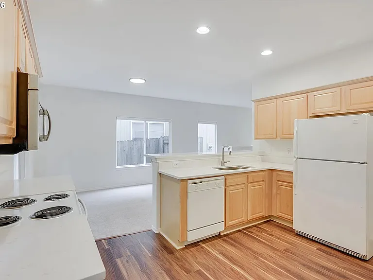9521 NE Tenny Creek Dr — Photo 5