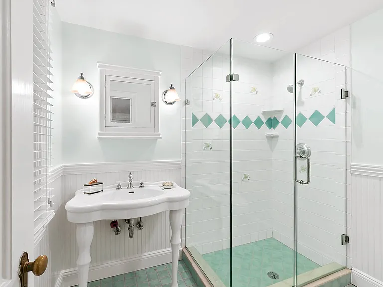 42 Peconic Ave — Photo 14