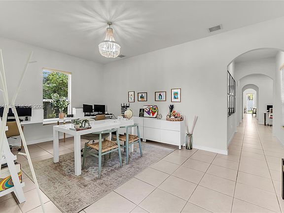 4th image of 17064 SW 90th Way