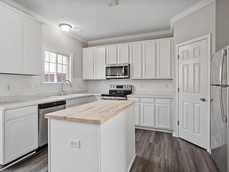 2839 Gross Ave — Photo 14