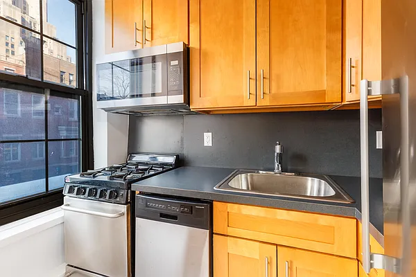 Rented by Balen Real Estate, LLC | media 8