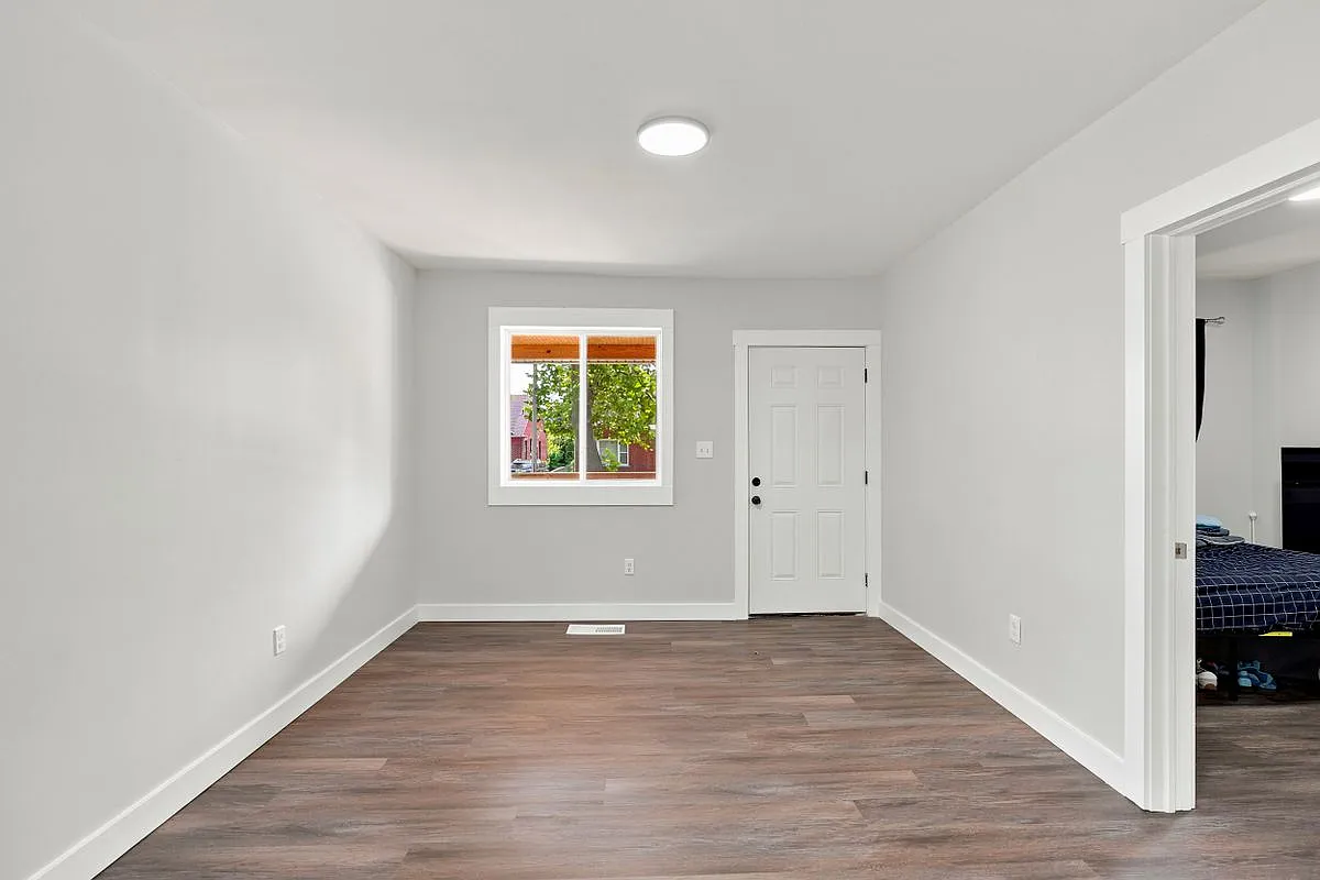 3 bed, 2.0 bath, 1152 sqft, $1,590 — Photo 3