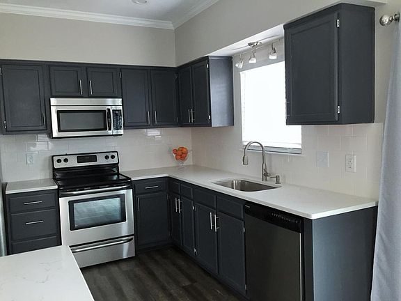 Kitchen w/ new Stainless Sink
