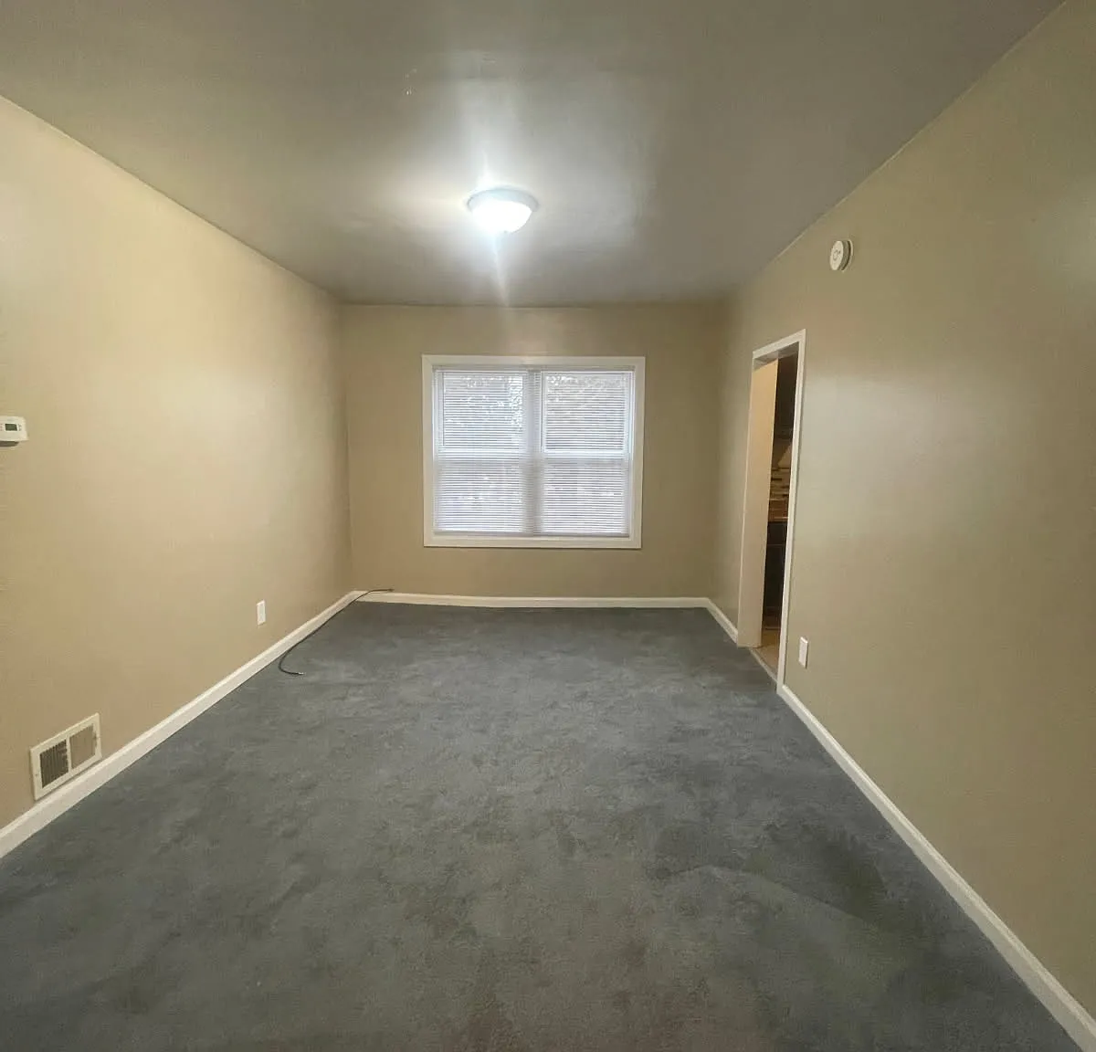 2 bed, 1000 sqft, $1,275 — Photo 4