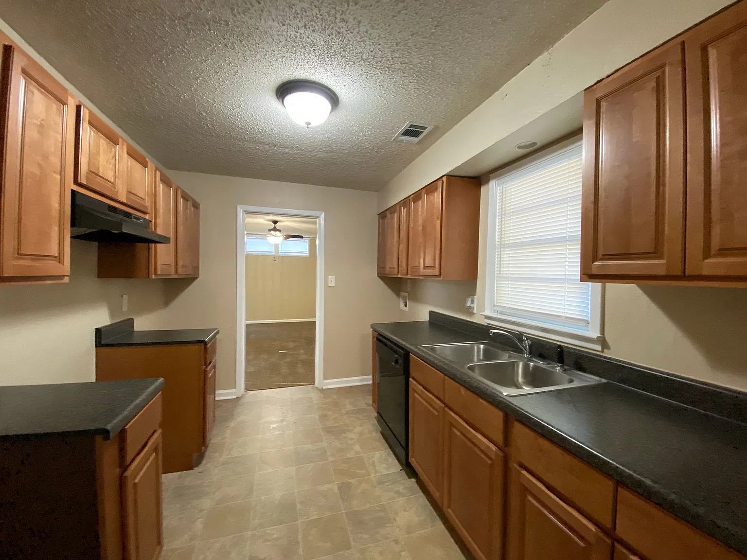 953 Frayser Cir — Photo 2