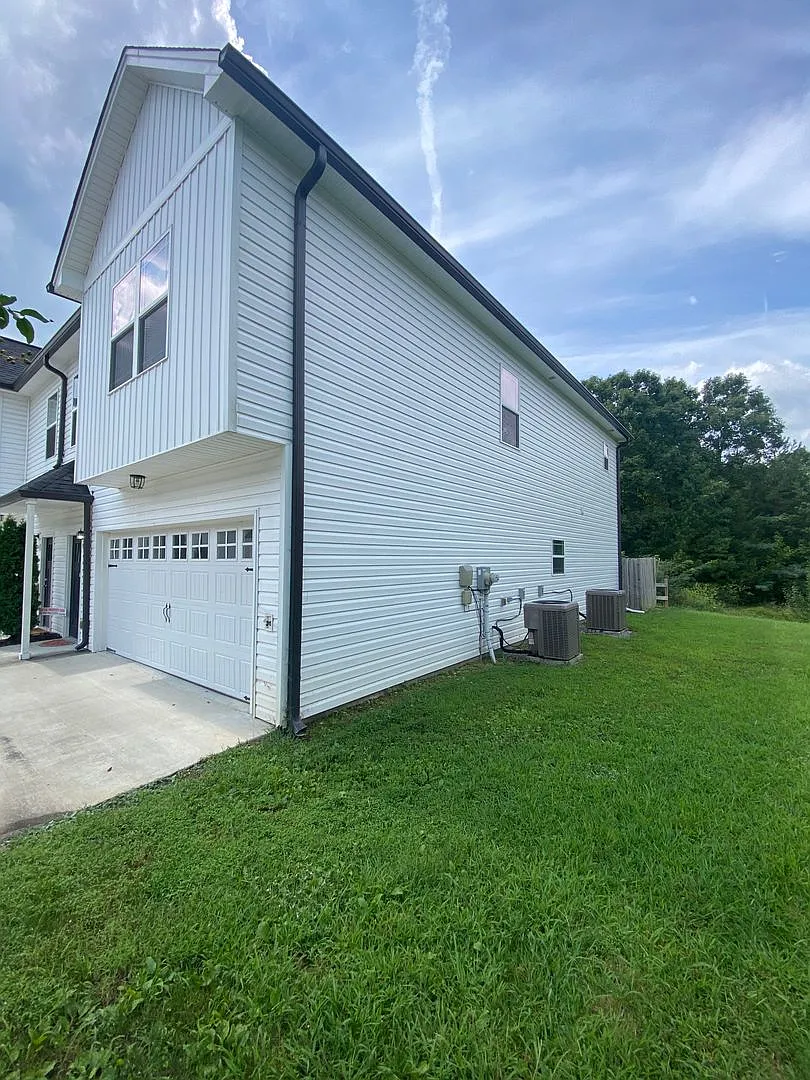 4 BR, 2 BA, 2 Car Garage | Close to Chattanooga, Volkswagen, FedEx, & Amazon — Photo 3