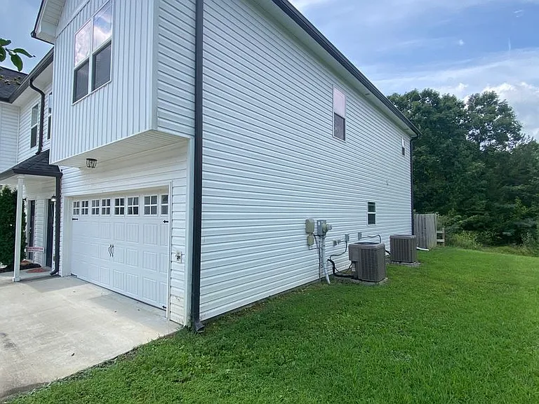 8445 Brookmoor Ln — Photo 3