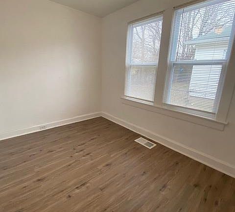 5th image of 451 Bradley Ct