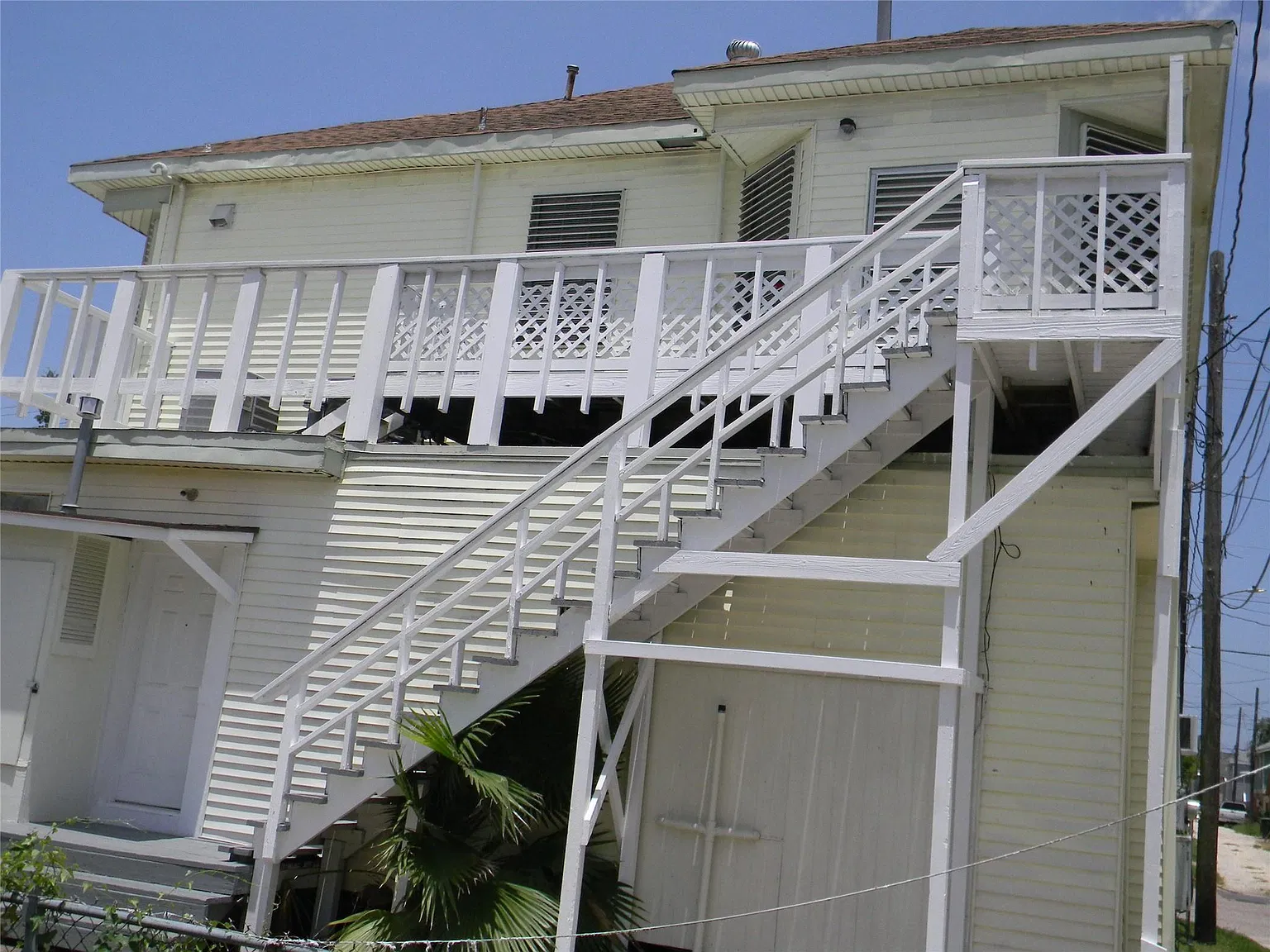 2 bed, 2.0 bath, 2552 sqft, $1,550 — Photo 3