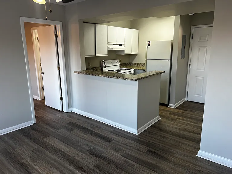 1600 Park Cir #702 — Photo 1