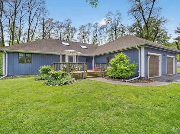 1500 N Rose Farm Rd, Woodstock, IL 60098