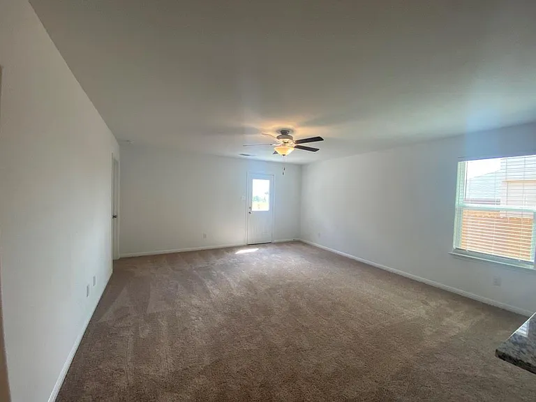309 Riverdale Dr — Photo 9