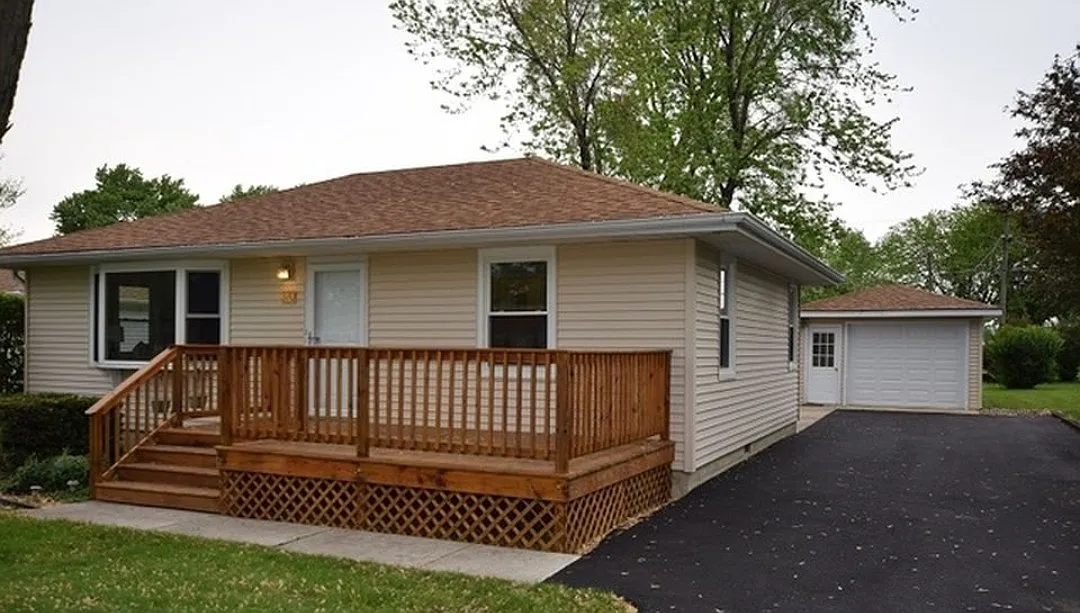 2 bed, 900 sqft, $2,100 — Photo 2