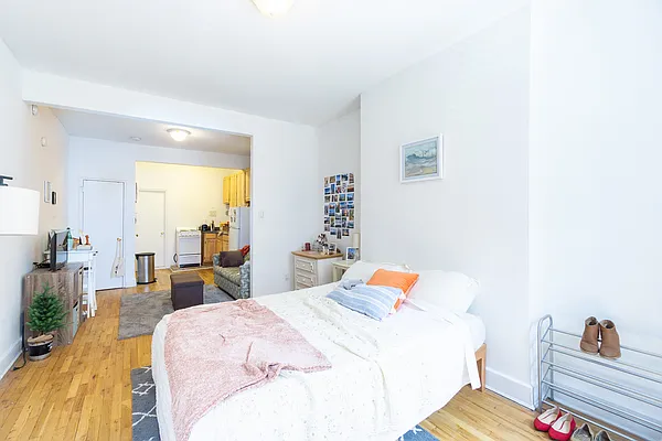 Rented by City Connections Realty | media 8