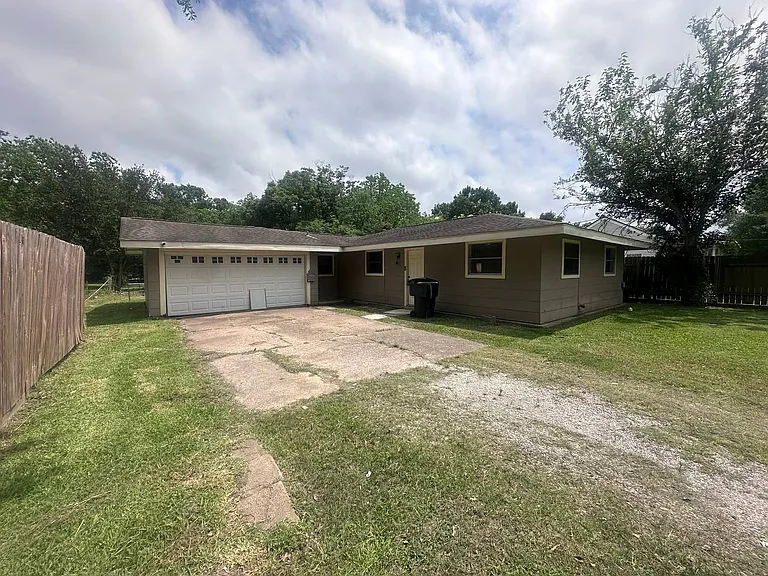 6648 Val St — Photo 1