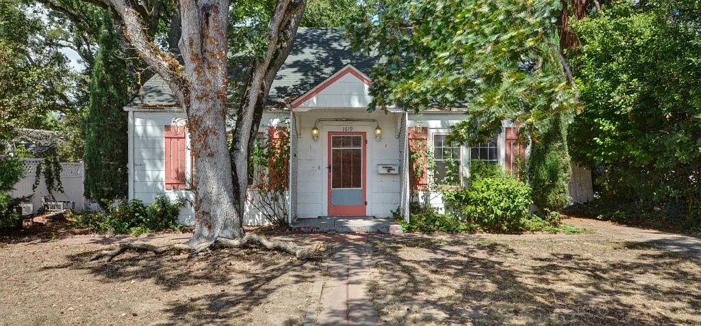 1619 E Main St photo 1