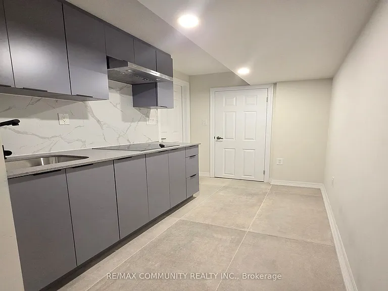 50 Northrop Ave #BASEMENT — Photo 6