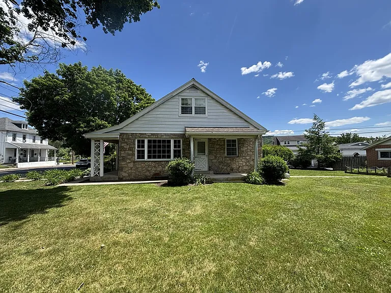 22 Macungie Ave — Photo 3