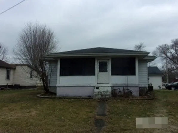 813 N Chicago St, Watseka, IL 60970