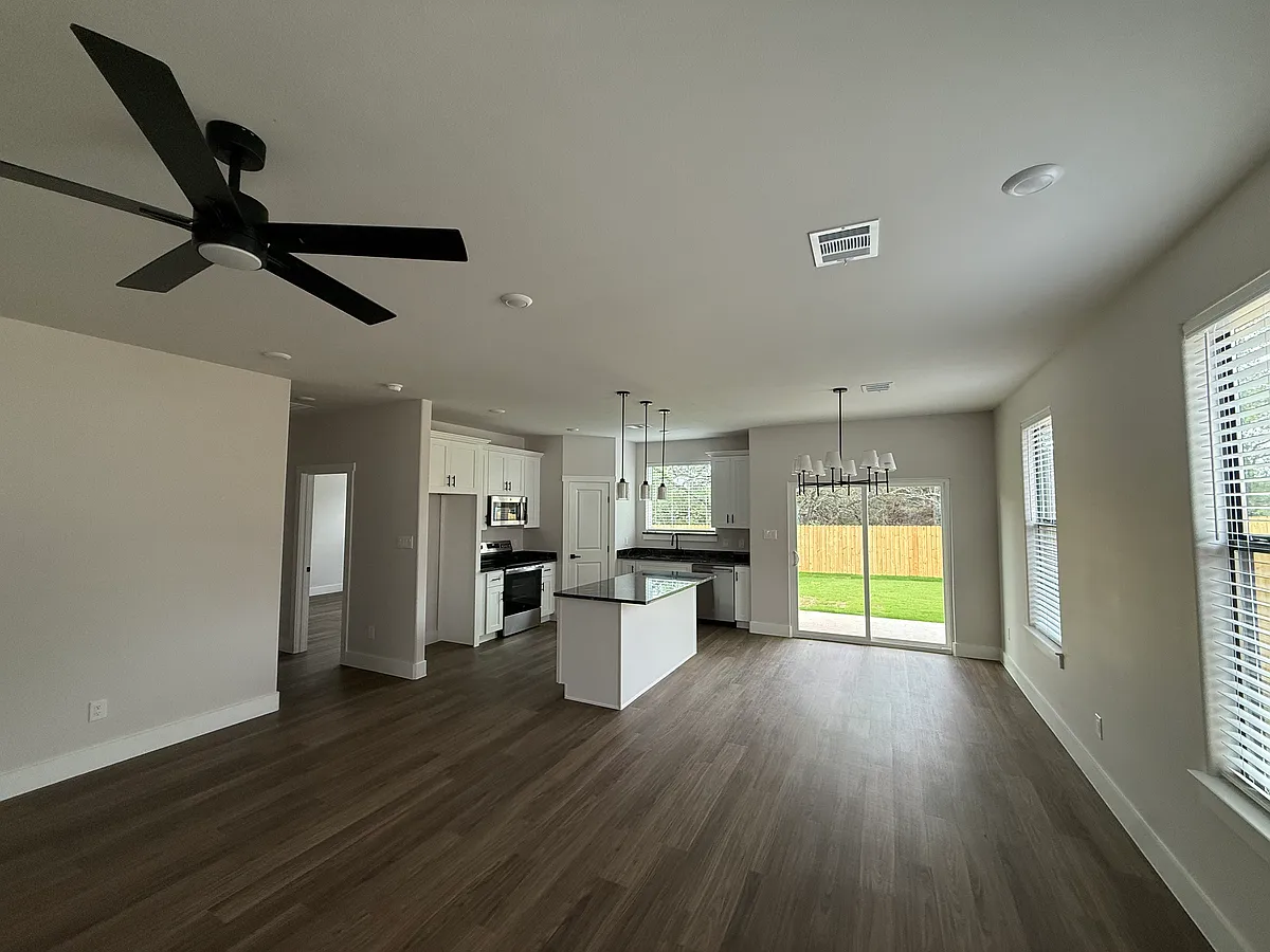 Building Photo - 1529 Corona Dr