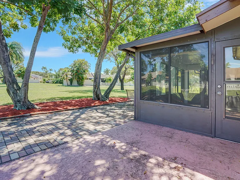 30 Kensington Ln — Photo 26