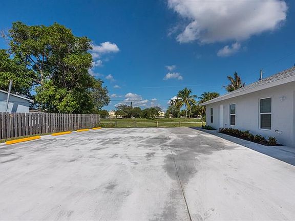 5th image of 1115 Osceola Dr