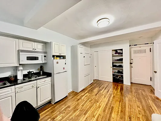 Rented by Steven Corcoran Real Estate | media 4